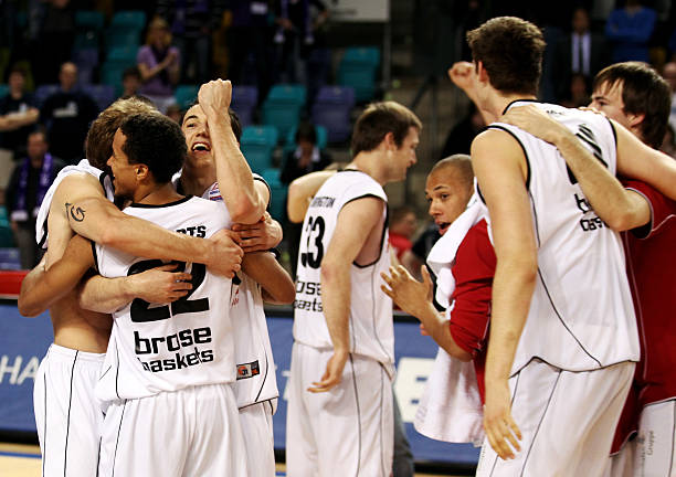 更是众多年 更是众多年